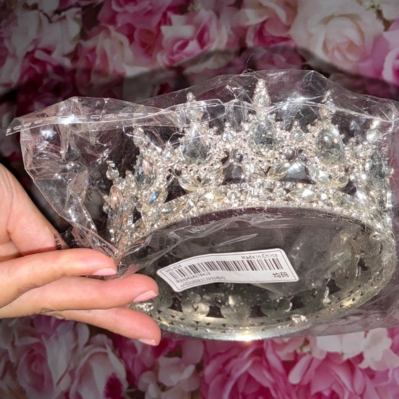 Rhinestone Crown Silver - Picture 4 of 5